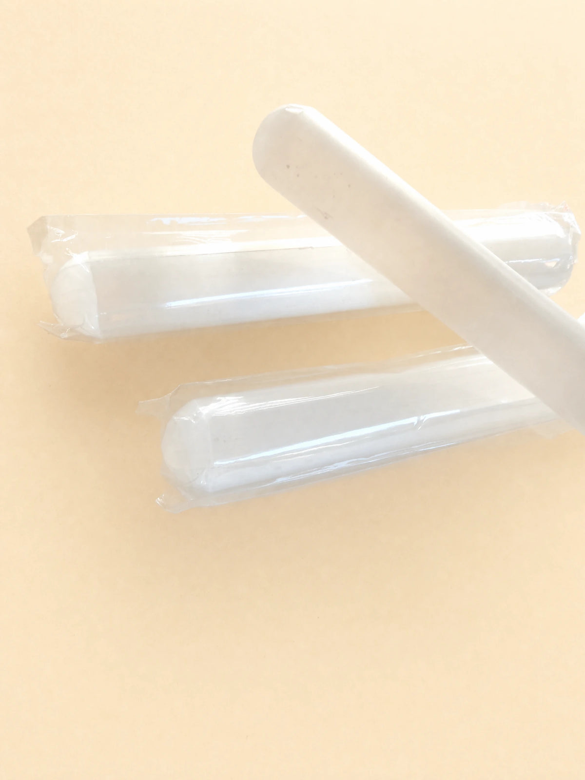 Selenite Stick — 115 g · circa 16 × 2,5 cm