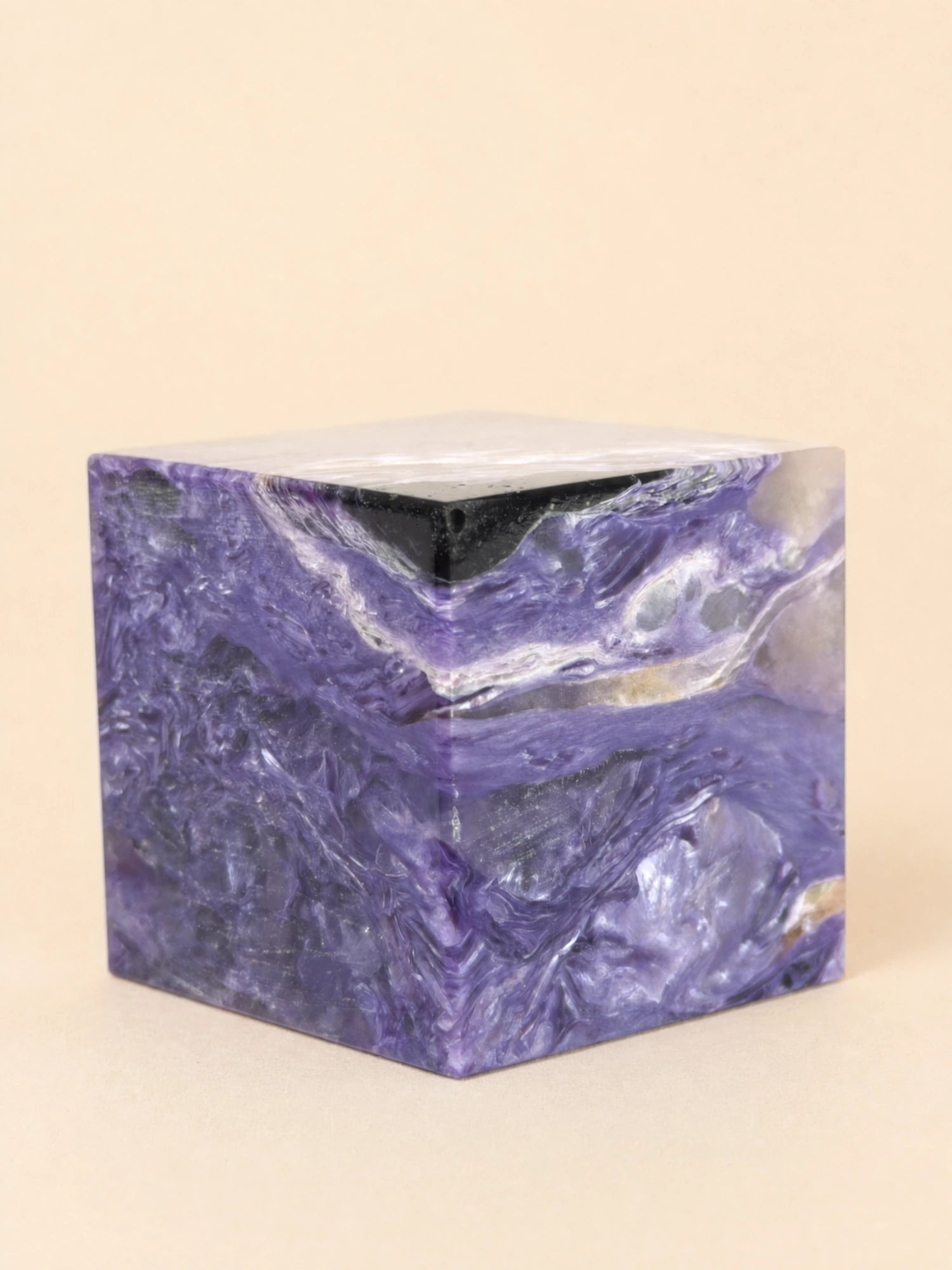 Charoite Cubo — 115 g · 3,5 × 3,5 cm