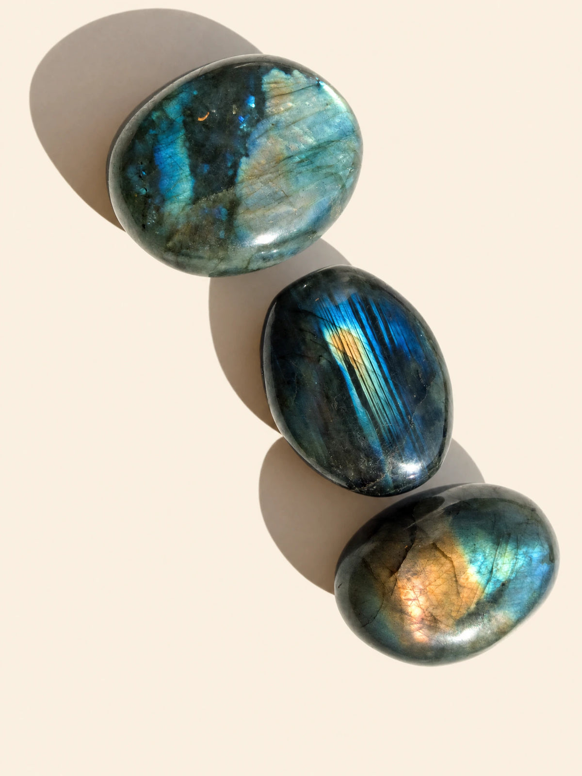Palm Stone Labradorite — 40 g · da 4 cm