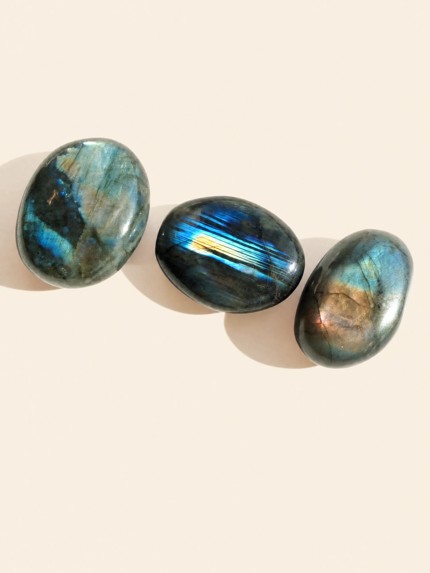 Palm Stone Labradorite — 40 g · da 4 cm