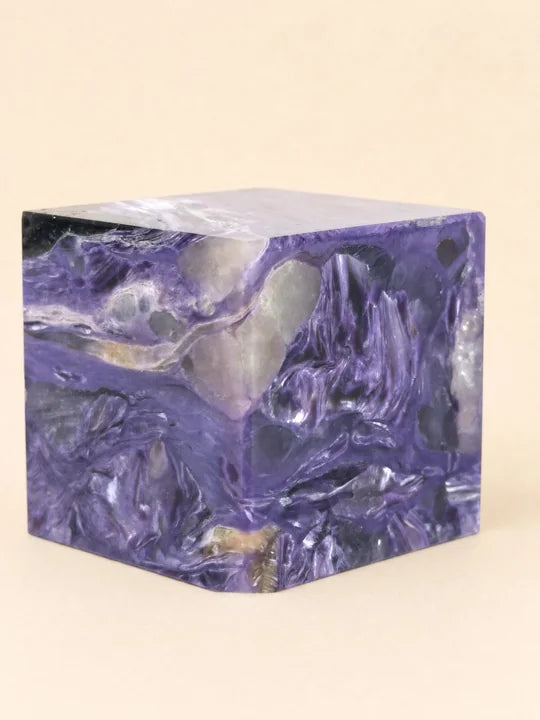 Charoite Cubo — 115 g · 3,5 × 3,5 cm