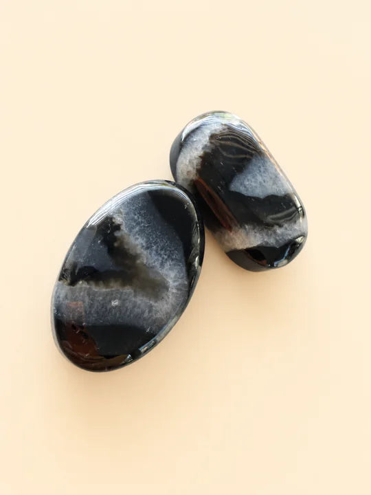 Palm Stone Agata Nera