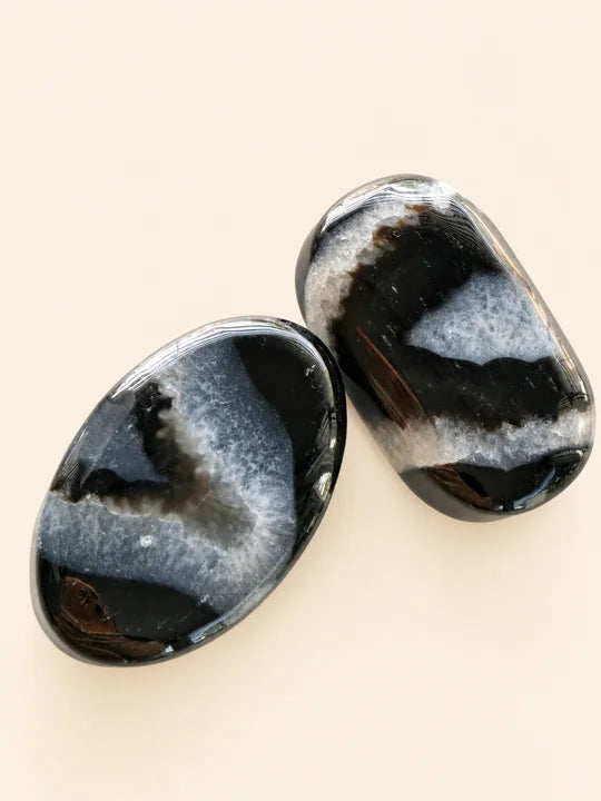 Palm Stone Agata Nera