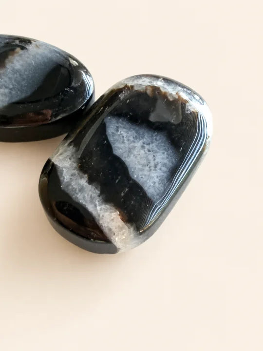 Palm Stone Agata Nera