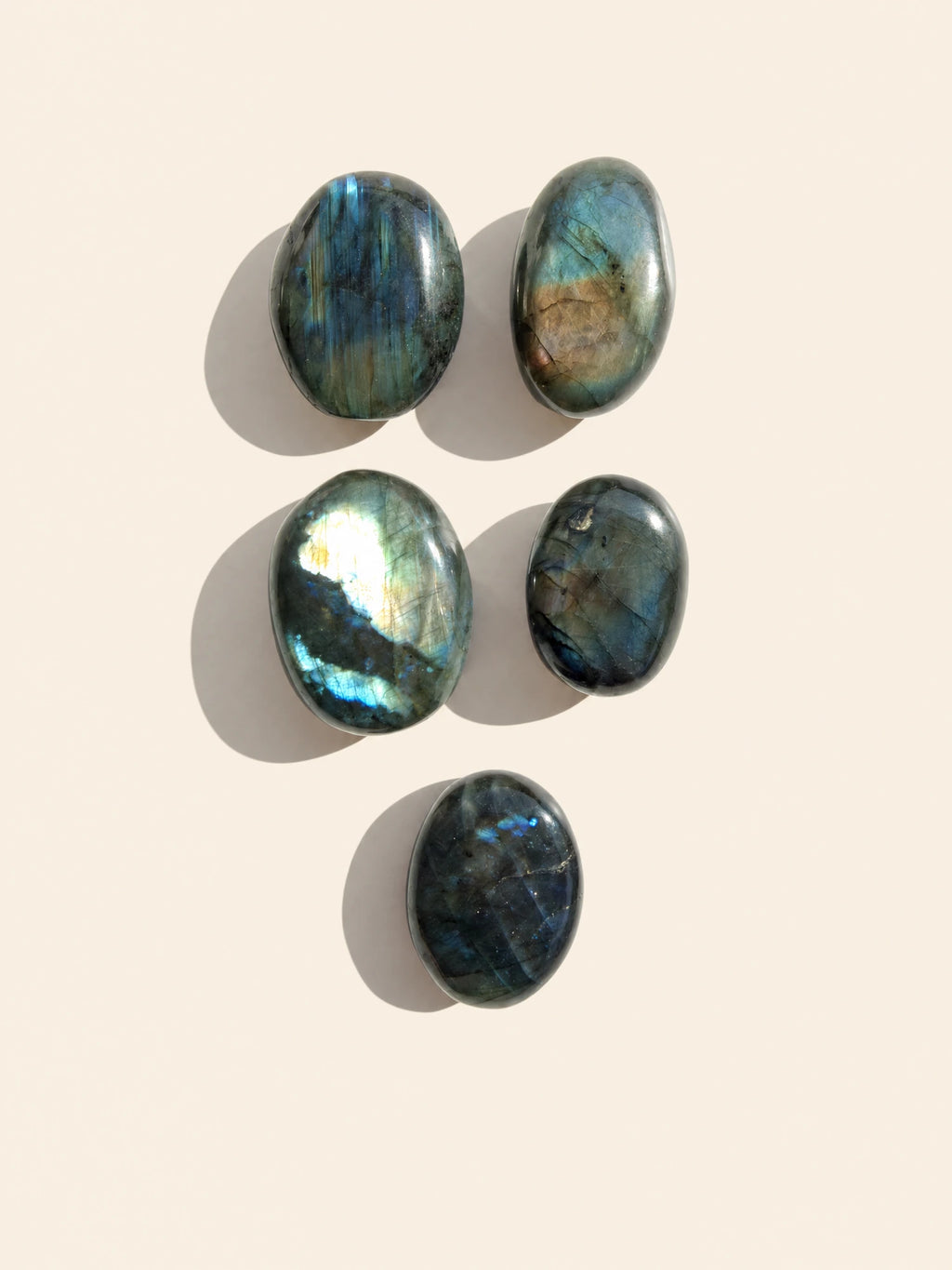 Palm Stone Labradorite — 40 g · da 4 cm